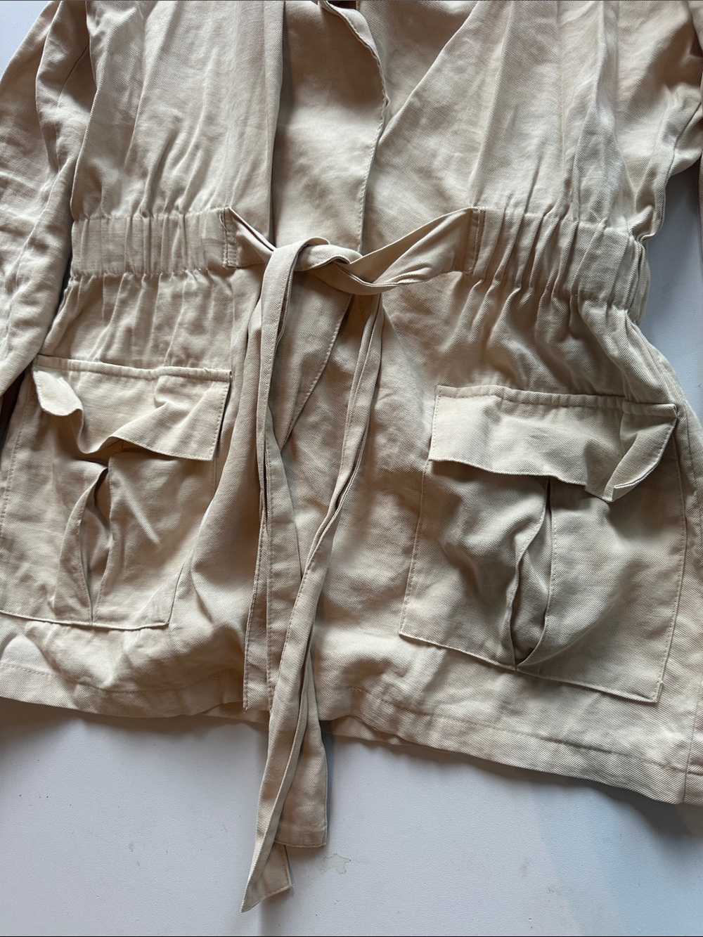 Women’s Cream Tie-Waist Utility Jacket with Front Flap Pockets - Picture 4 of 14